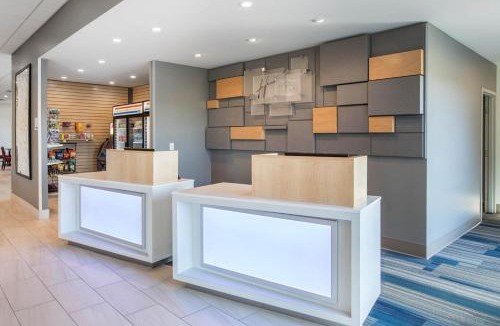 Ludington Hotel | Holiday Inn Express & Suites Ludington by IHG