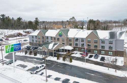 Trowbridge Park Hotel | Holiday Inn Express & Suites Marquette by IHG