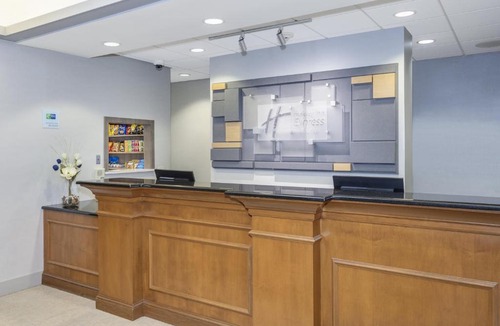 Riverhead Hotel | Holiday Inn Express & Suites Riverhead - Long Island by IHG