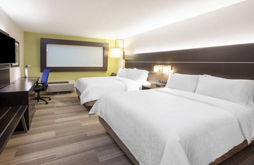 Georgian Acres Hotel | Holiday Inn Express & Suites Austin North Central by IHG