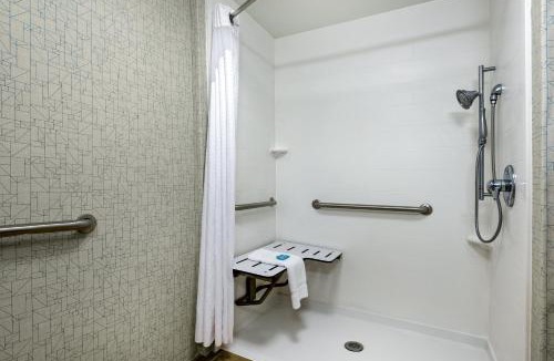 Grenada Hotel | Holiday Inn Express & Suites - Grenada by IHG