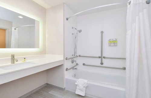 LaPlace Hotel | Holiday Inn Express & Suites Laplace by IHG