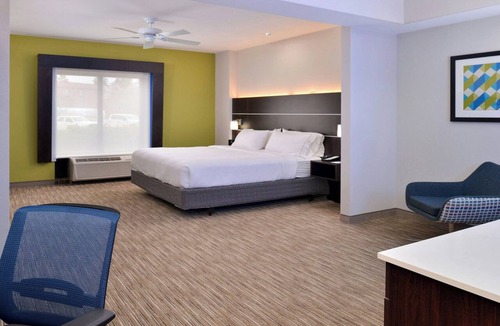 LaPlace Hotel | Holiday Inn Express & Suites Laplace by IHG