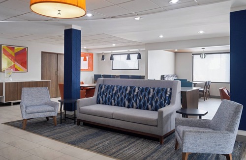Bedford Hotel | Holiday Inn Express Toledo North by IHG