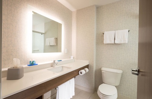 Michigan City Hotel | Holiday Inn Express & Suites Michigan City by IHG