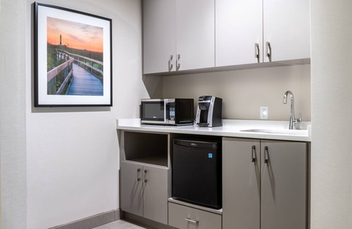 Holtsville Hotel | Holiday Inn Long Island-Islip Arpt East by IHG
