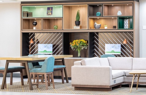 Holtsville Hotel | Holiday Inn Long Island-Islip Arpt East by IHG