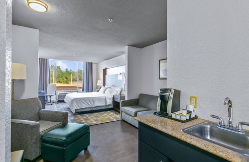 Lucedale Hotel | Holiday Inn Lucedale by IHG