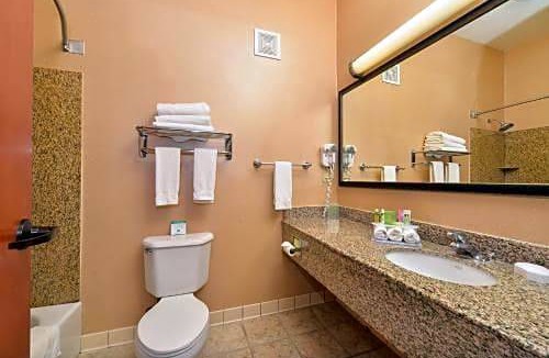 Pleasant Valley Hotel | Holiday Inn Express Vancouver North, an IHG Hotel