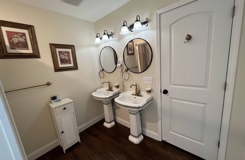 Holland Bed & Breakfast | Holland Farmhouse Inn B & B