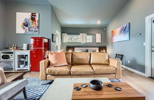 Holly Apartment | Holly Studio walkable to Downtown, bars, SXSW