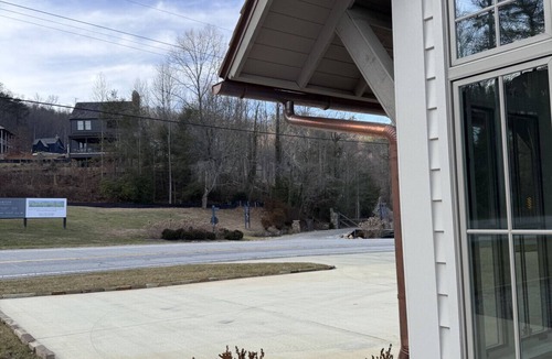 Clarkesville House | Home near Lake Burton with lake views