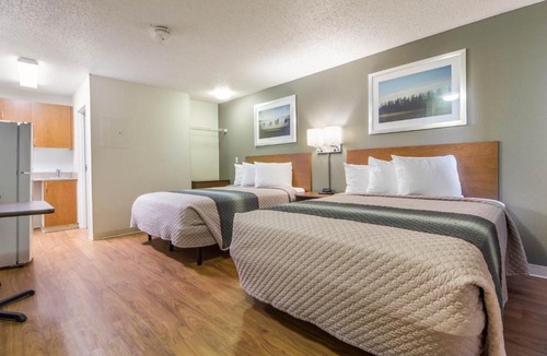 Fairbanks Hotel | HomeTowne Studios by Red Roof Houston - Northwest