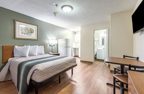 Norcross Hotel | HomeTowne Studios by Red Roof Atlanta - Norcross South