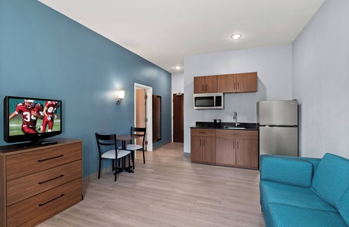 Okemos Hotel | HomeTowne Studios by Red Roof East Lansing - Okemos