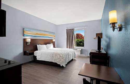 Okemos Hotel | HomeTowne Studios by Red Roof East Lansing - Okemos