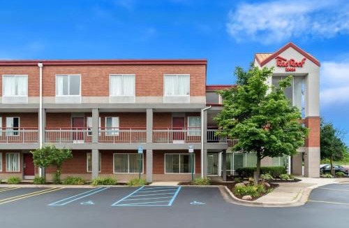Auburn Hills Hotel | HomeTowne Studios by Red Roof Auburn Hills