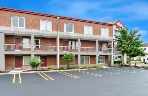 Auburn Hills Hotel | HomeTowne Studios by Red Roof Auburn Hills