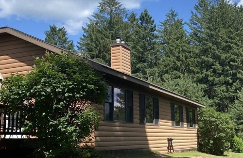 Tomahawk Cabin | Honeybear Hideaway Cabin B in Tomahawk