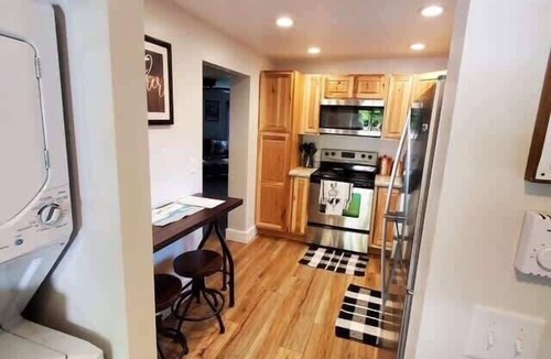Guttenberg House | Hooks & Honkers Hideout