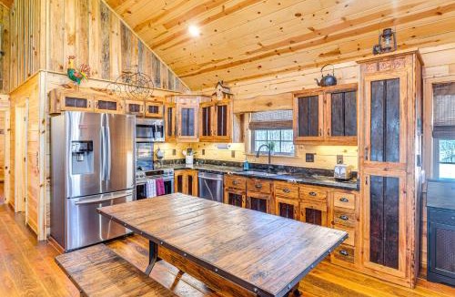 Murphy House | Hot Tub + Fire Pit: Dog-Friendly Cabin in Murphy!