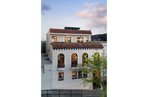 Fillmore District House | Hot Tub, Skyline Views & Prime Alamo Square Stay