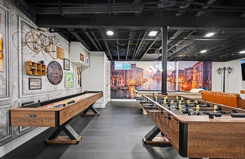 Burns Park Villa | Hot Tubs Game Room Saunas Theater Walk StadiumDowntownPark Decks