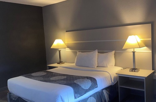 Pines Village Hotel | Hotel 10 Extended Stay