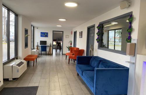 Pines Village Hotel | Hotel 10 Extended Stay