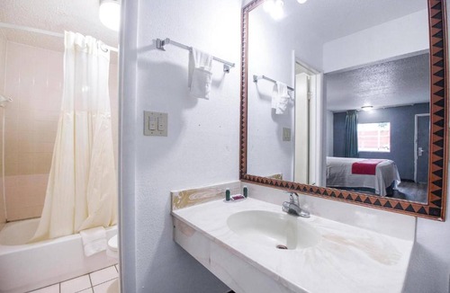 Elkhart Hotel | Hotel O Daylight Inn Elkhart I-90, In