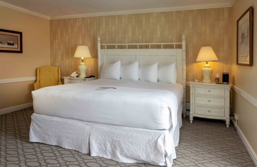 Petoskey Hotel | Hotel Perry