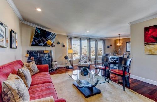 Southern Hills House | House-Canyon Dr