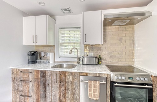 East Hampton North House | House + Cottage + Pool on 1.5 acres near village