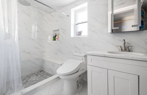 Queens Apartment | Howard Beach Luxury Perfect 3-bedroom 2-full bathroom apartment with Pool