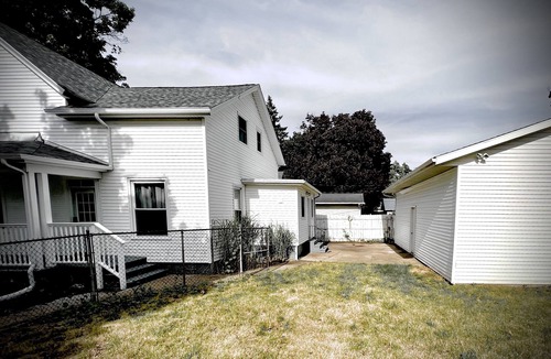 Mishawaka House | Huge 2700 square foot-4 Bedroom Home with Free parking