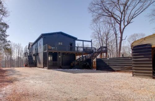 Banks County House | Huge 3-Unit Commerce Estate Near ATL Dragway!