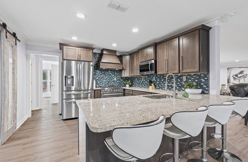 Jackson Heights House | Huge 4-bedroom house in Mobile with stunning enclosed pool and open floorplan