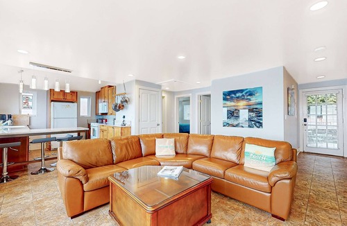 Oceanside House | Huge dog friendly castle with ocean view decks 5 minutes to the beach