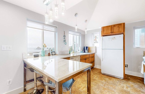 Oceanside House | Huge dog friendly castle with ocean view decks 5 minutes to the beach