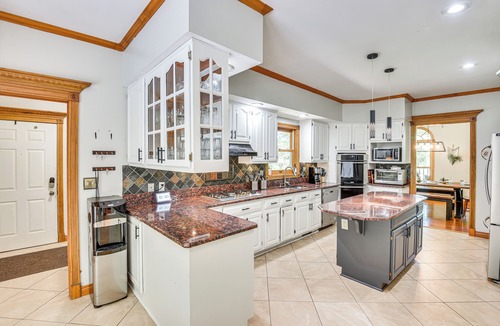 La Porte Cottage | Huge Family Home w/Pool - 13 Mi to Lake Michigan!