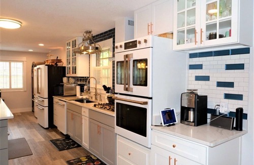 Wright House | HUGE Home with POOL, Sauna, short drive to the BEACH! Sleeps 10 Central Location