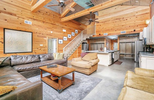 Homer House | Huge Lakefront Camp - Sleeps 20 - Luxe & Clean - Great Location