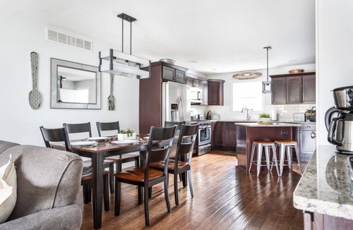 Traverse City Villa | Hygge |3BD Townhome|Downtown|Wineries|Beaches