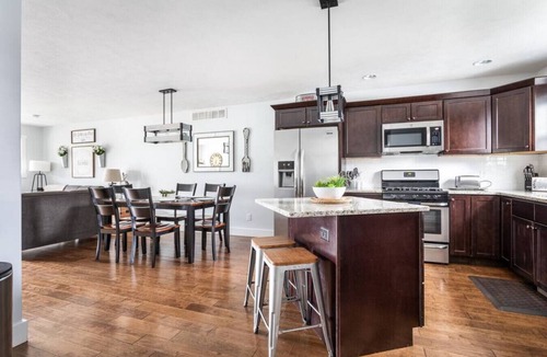 Traverse City Villa | Hygge |3BD Townhome|Downtown|Wineries|Beaches