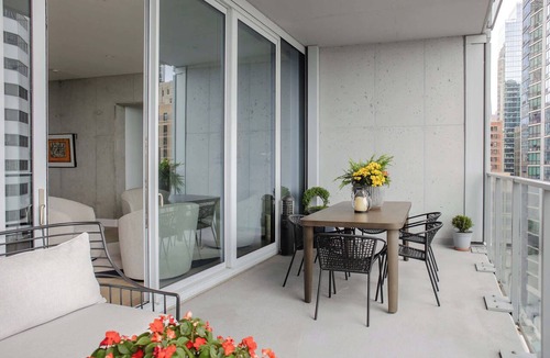 Downtown Chicago Apartment | Iconic Downtown Penthouses Getaway + City Views