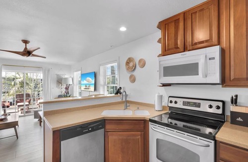 Layton Hotel | Ideal Family Haven w/Kitchen, Grill facilities near Breathtaking Ocean access