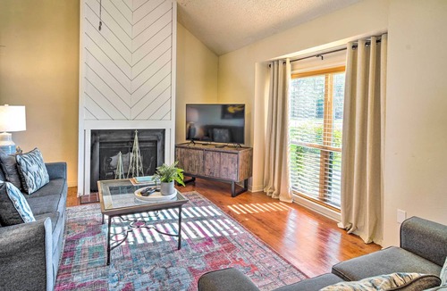 Highlands - Perkins House | Ideally Located Baton Rouge Townhome w/ Yard!