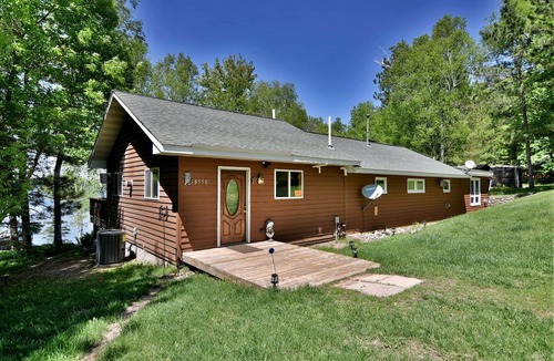 Hayward Cabin | Idyllic Pet-Friendly Waterfront Cabin with Private Boat Dock on Teale Lake in Hayward, Wisconsin