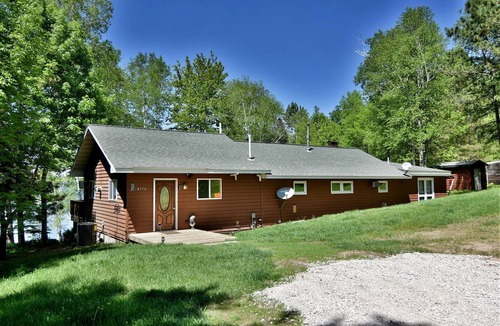 Hayward Cabin | Idyllic Pet-Friendly Waterfront Cabin with Private Boat Dock on Teale Lake in Hayward, Wisconsin