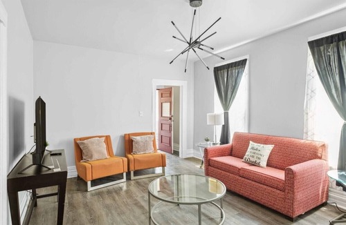 Mexicantown - Southwest Detroit House | Immaculate Retreat: Modern 3-BR Gem in Lansing Detroit